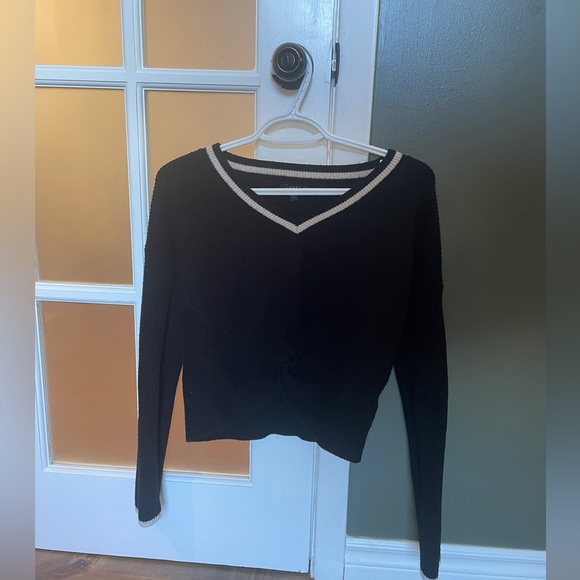 Guess Cropped Sweater - Picture 2 of 3